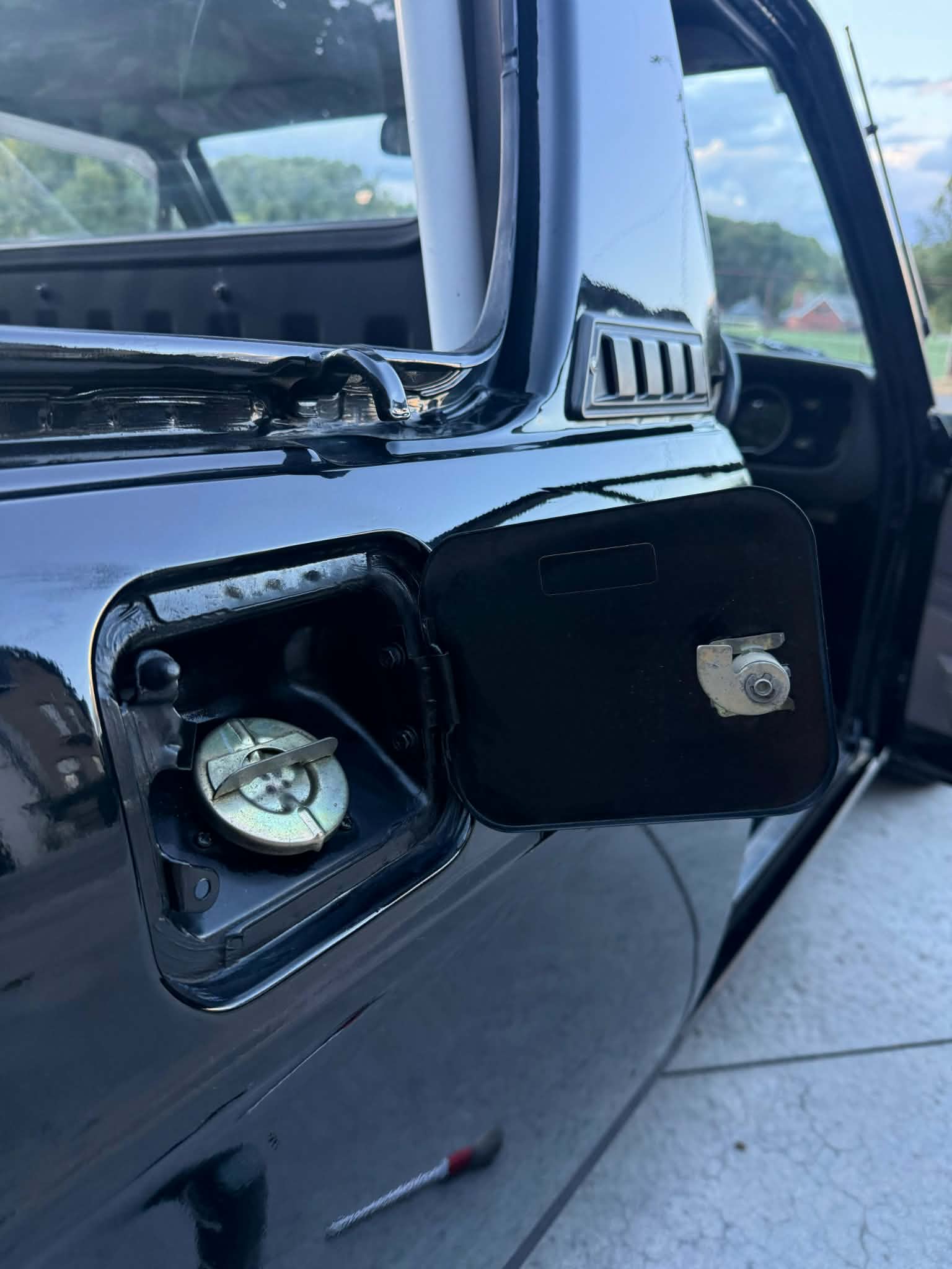 Nissan  Sunny pickup truck — thumbnail 17