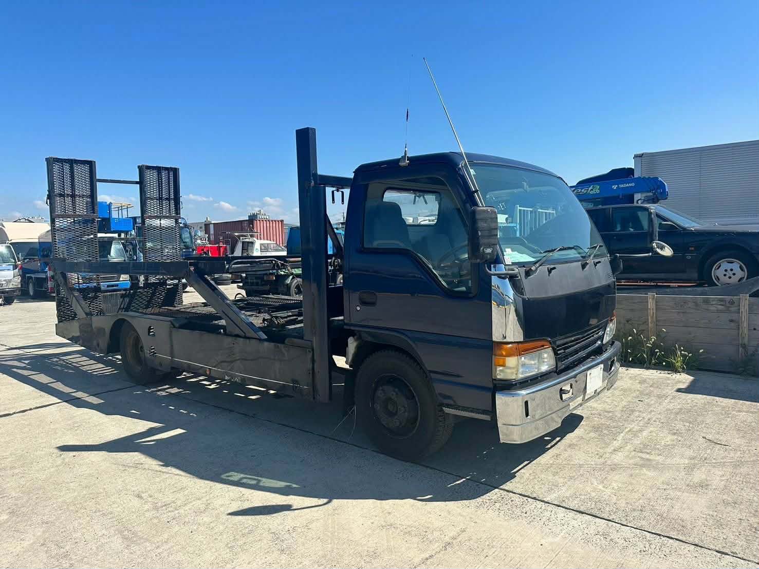 ISUZU  ELF tow truck — thumbnail 3