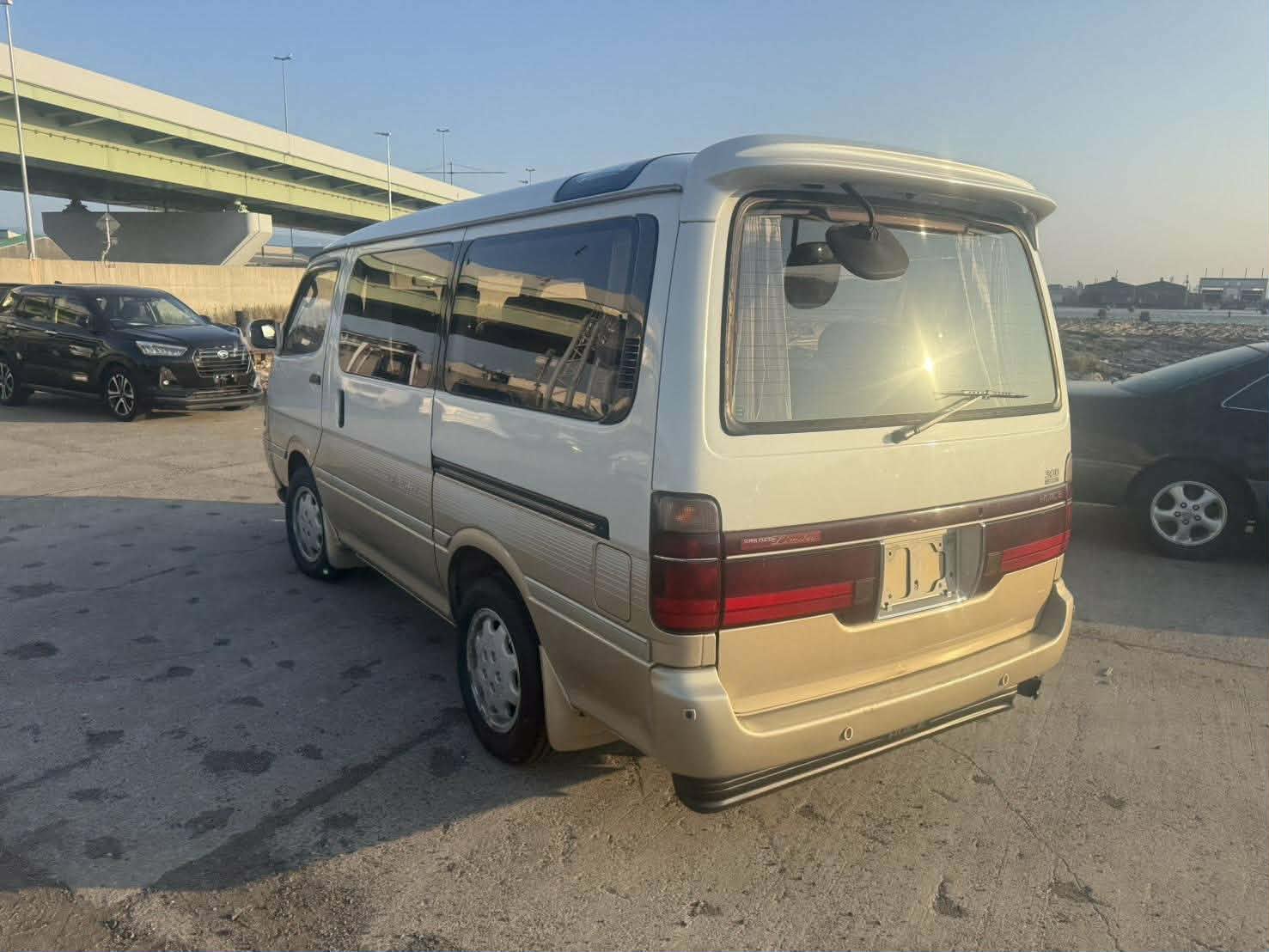 Toyota  HI Ace premium deluxe — thumbnail 4
