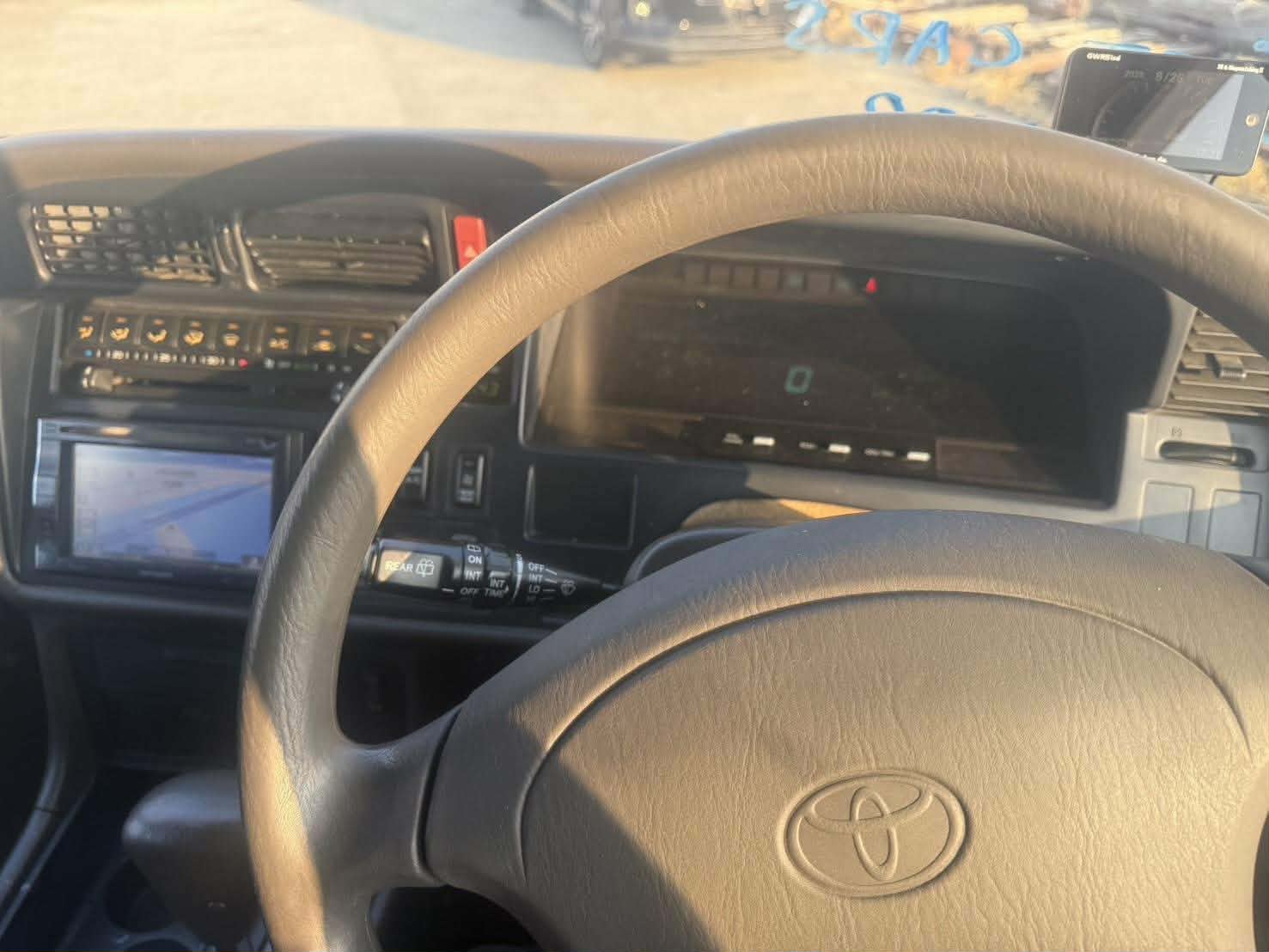 Toyota  HI Ace premium deluxe — thumbnail 2
