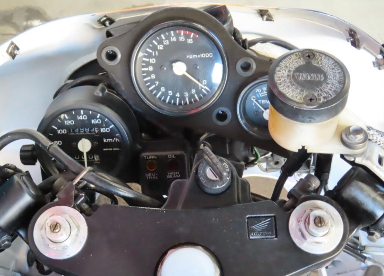 Honda  VFR400 — thumbnail 4