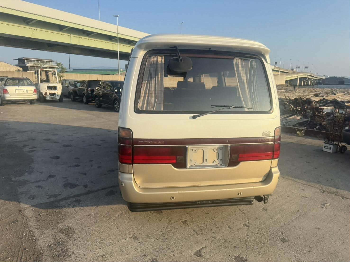 Toyota  HI Ace premium deluxe — thumbnail 3