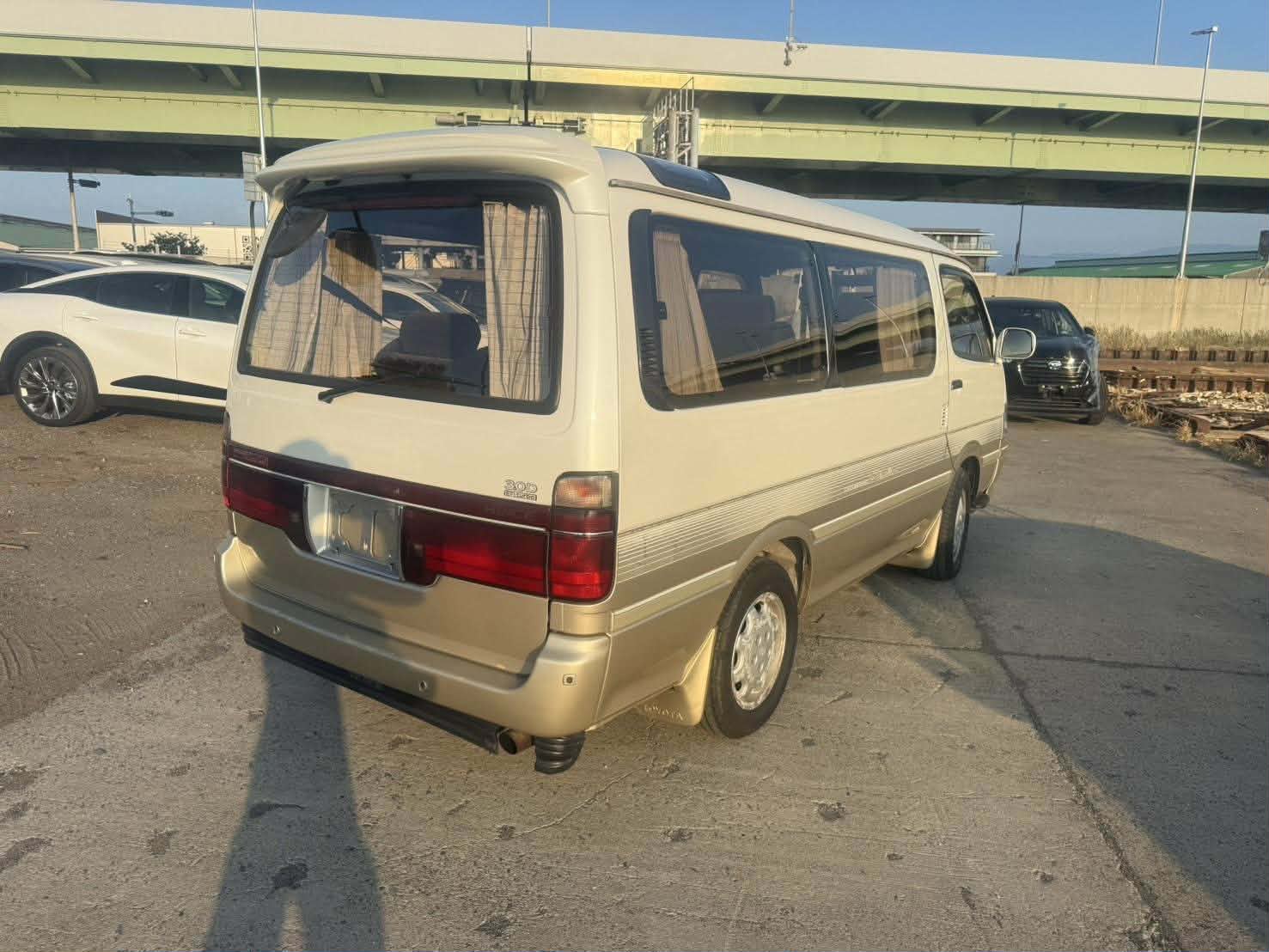 Toyota  HI Ace premium deluxe — thumbnail 11
